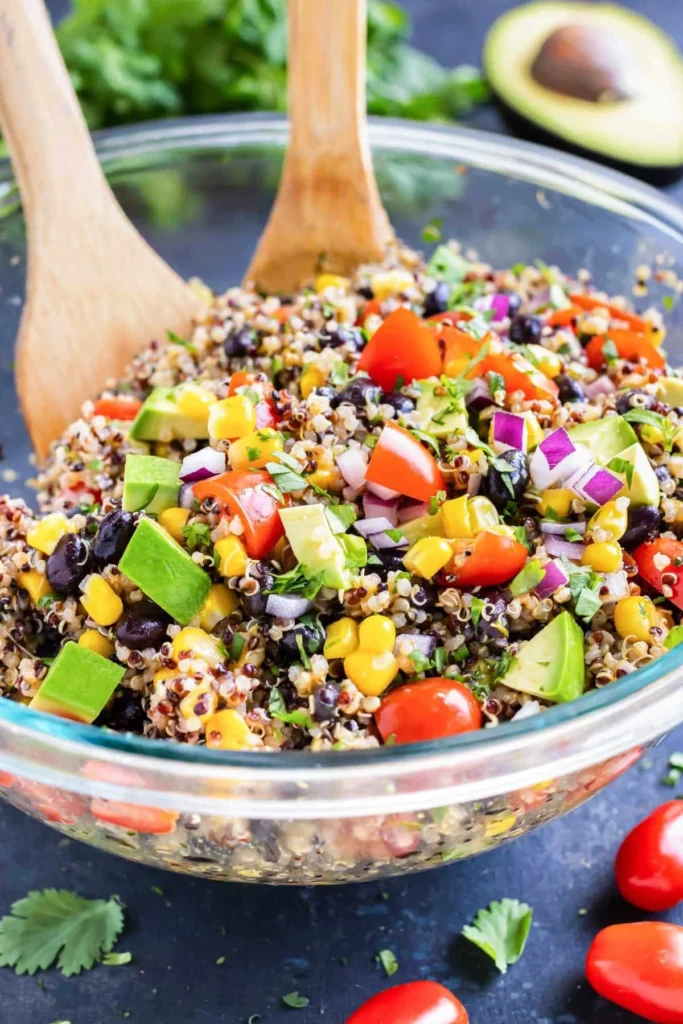 Salade de Quinoa Mexicaine à l'Avocat : Recette Facile et Healthy (Prête en 20 min)